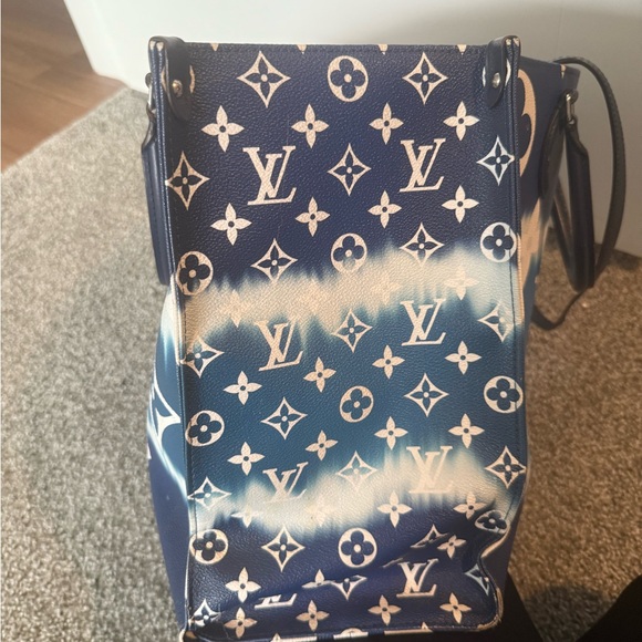 Louis Vuitton Navy and Cream Tote Bag - Picture 2 of 7